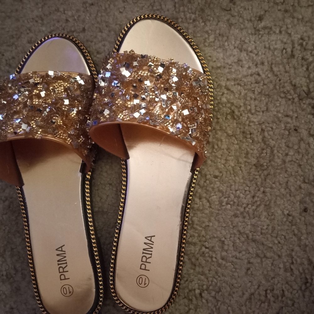 Flat slid in sandal